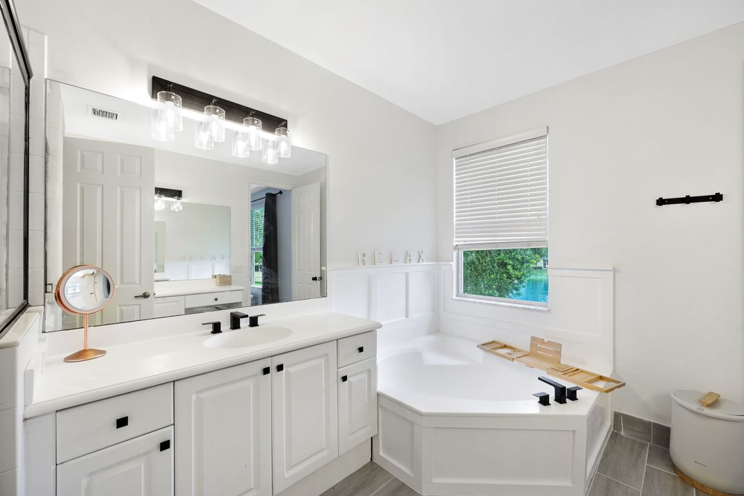 1430 Mariposa Cir, Naples, FL 34105