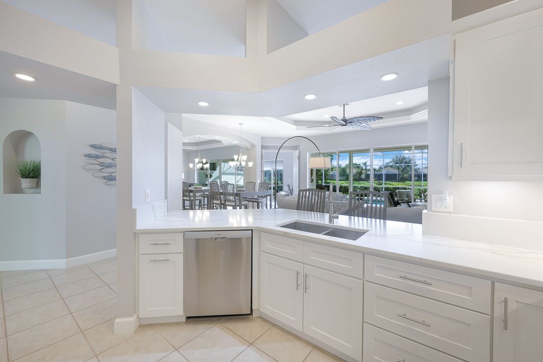 463 Tullamore Ln, Naples, FL 34110