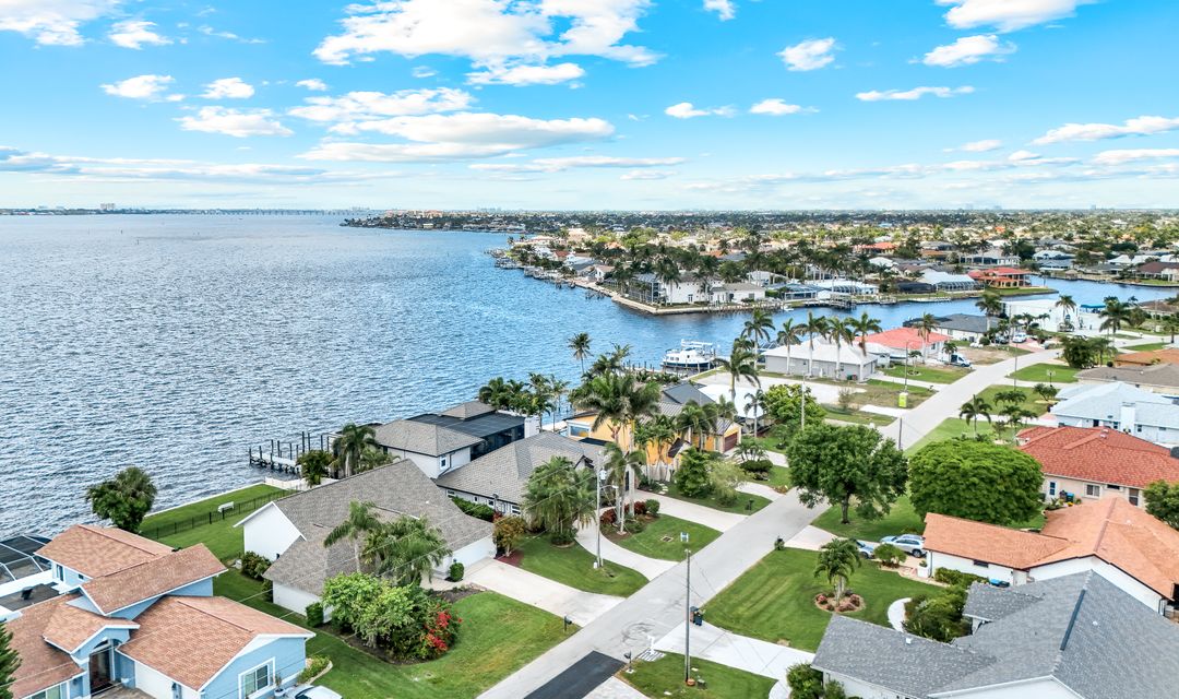 2250 SE 28th St, Cape Coral, FL 33904