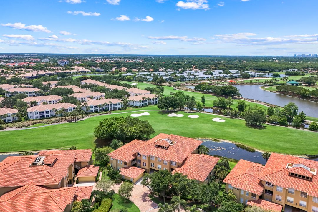 1895 Les Chateaux Blvd #302, Naples, FL 34109