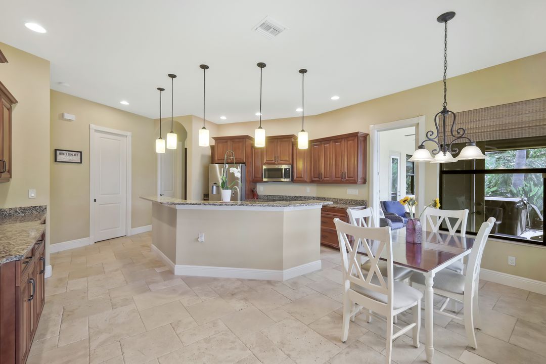 2724 Gleason Pkwy, Cape Coral, FL 33914