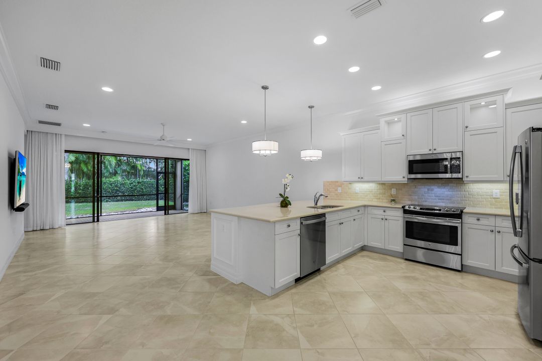 13670 Mandarin Cir, Naples, FL 34109