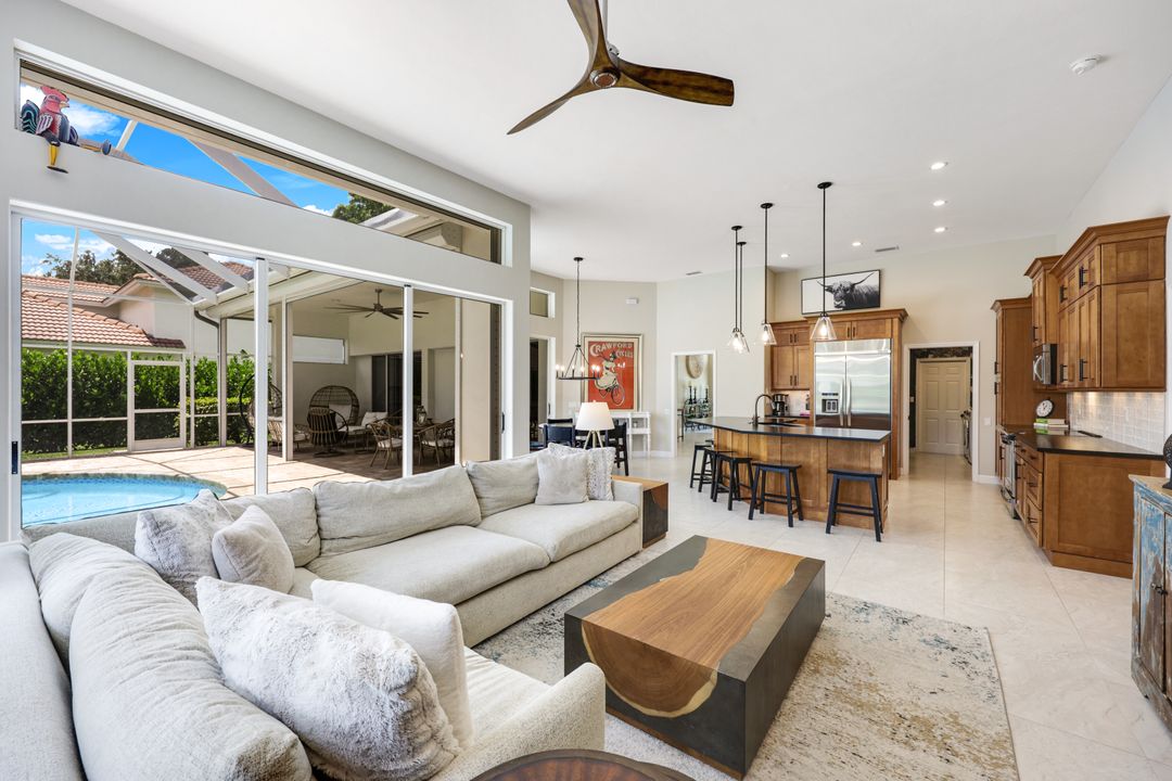 7998 Beaumont Ct, Naples, FL 34109
