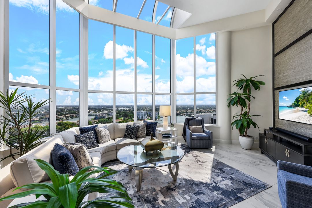 4041 Gulf Shore Blvd N #PH-6, Naples, FL 34103