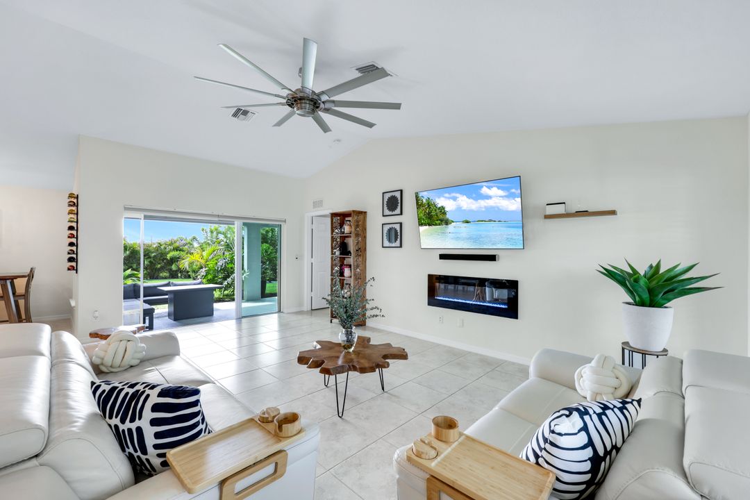 2302 NE 7th Ave, Cape Coral, FL 33909