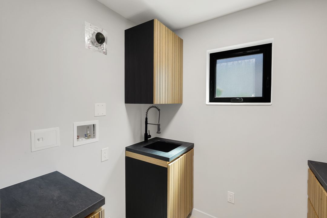 788 Park Shore Dr #E20, Naples, FL 34103