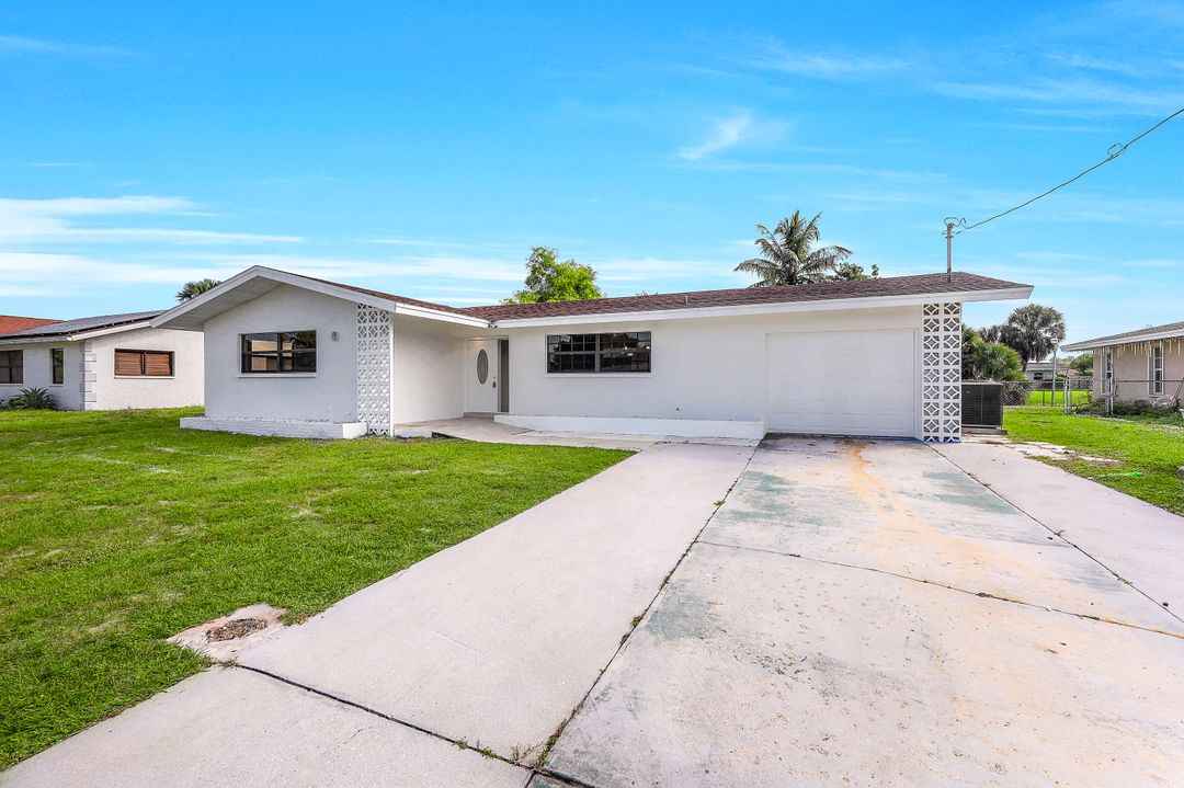 2270 42nd St SW, Naples, FL 34116