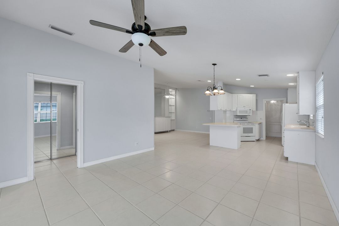 4922 Kingston Way, Naples, FL 34119