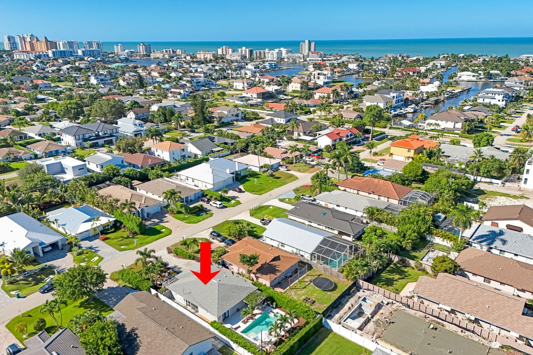 537 104th Ave N, Naples, FL 34108