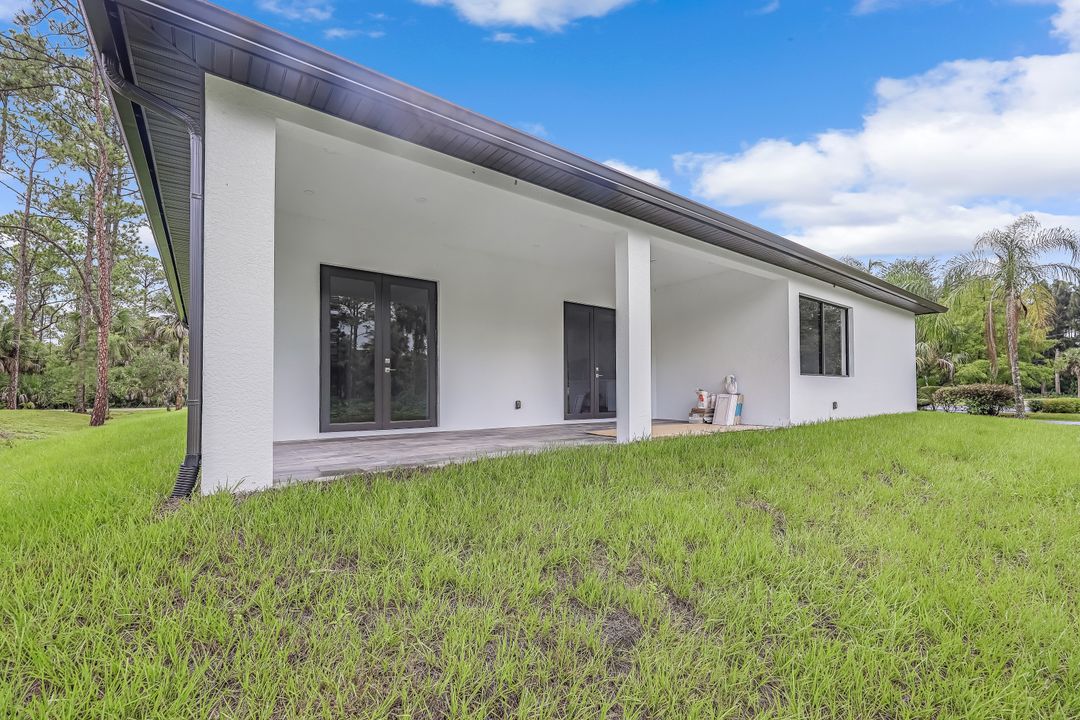 223 1st St SW, Naples, FL 34117