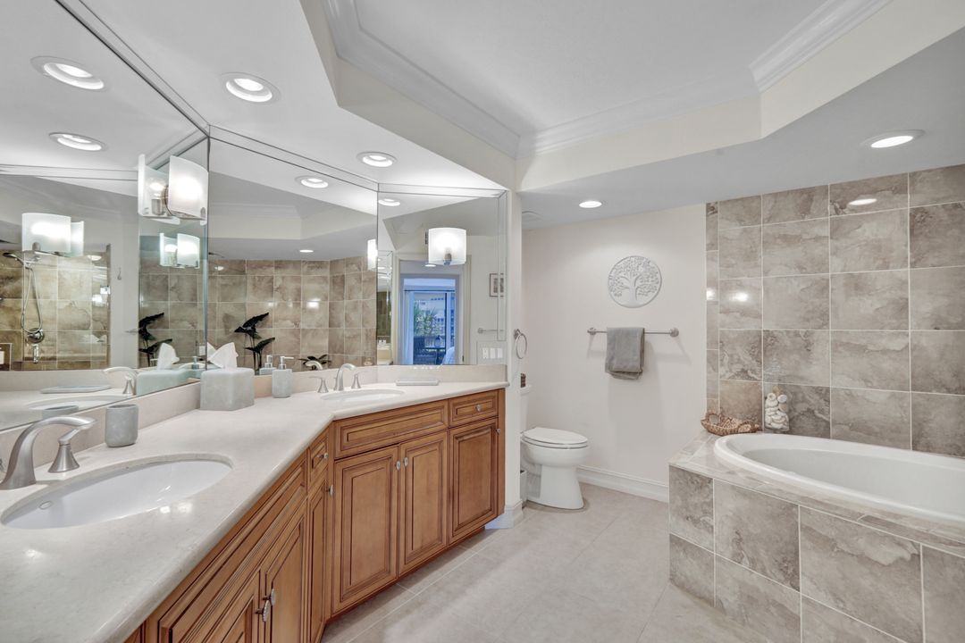 4551 Gulf Shore Blvd N #505, Naples, FL 34103