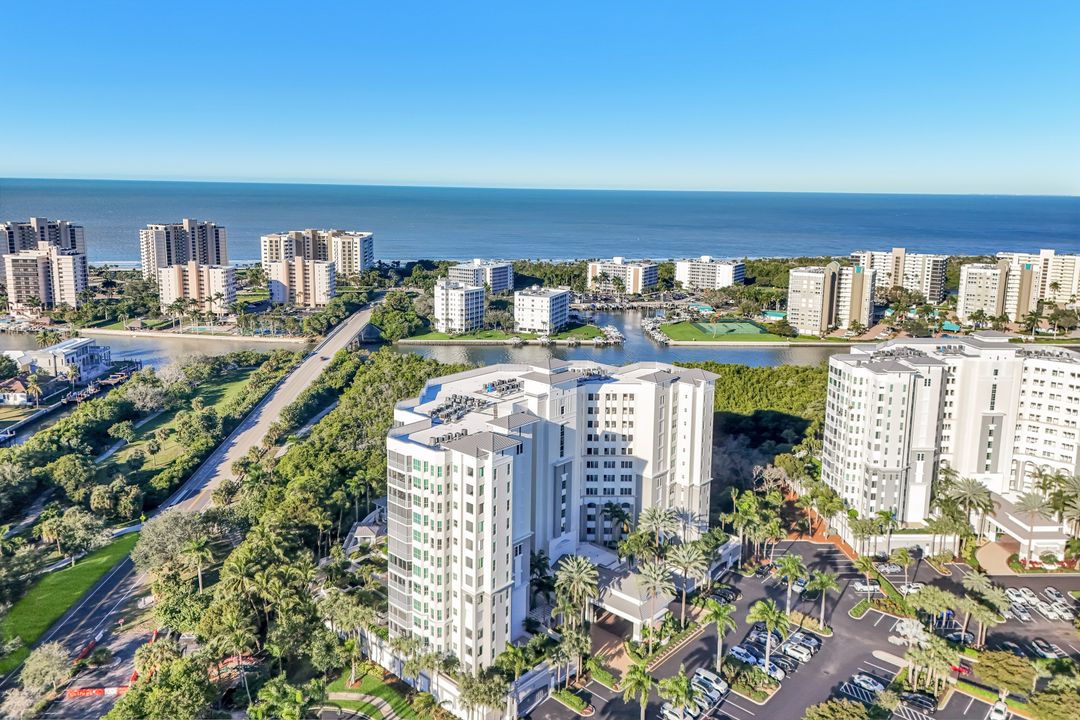 300 Dunes Blvd #203, Naples, FL 34110