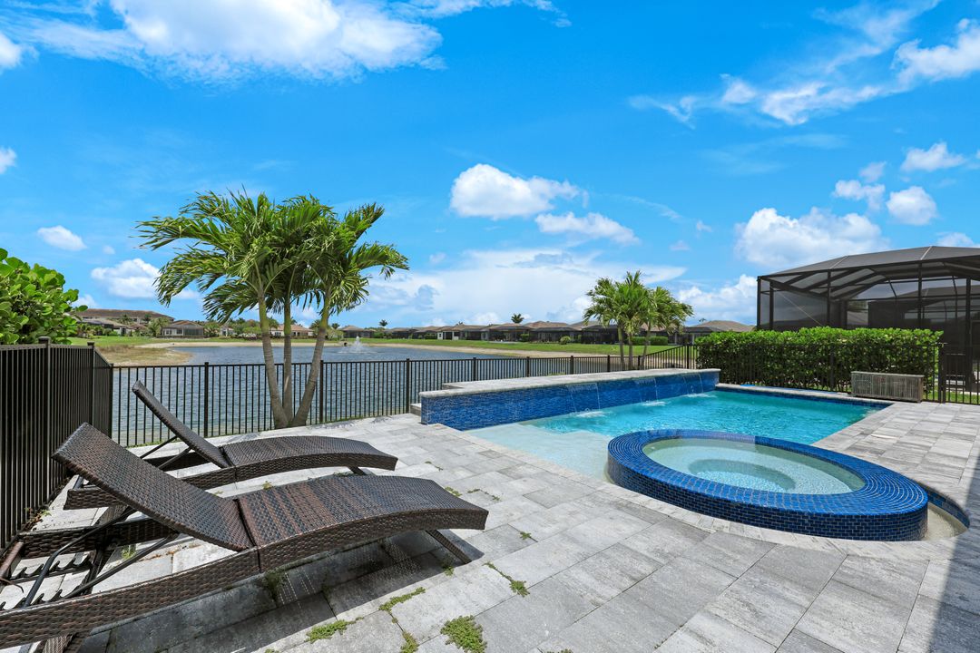 3697 Sapphire Cv Cir, Naples, FL 34114