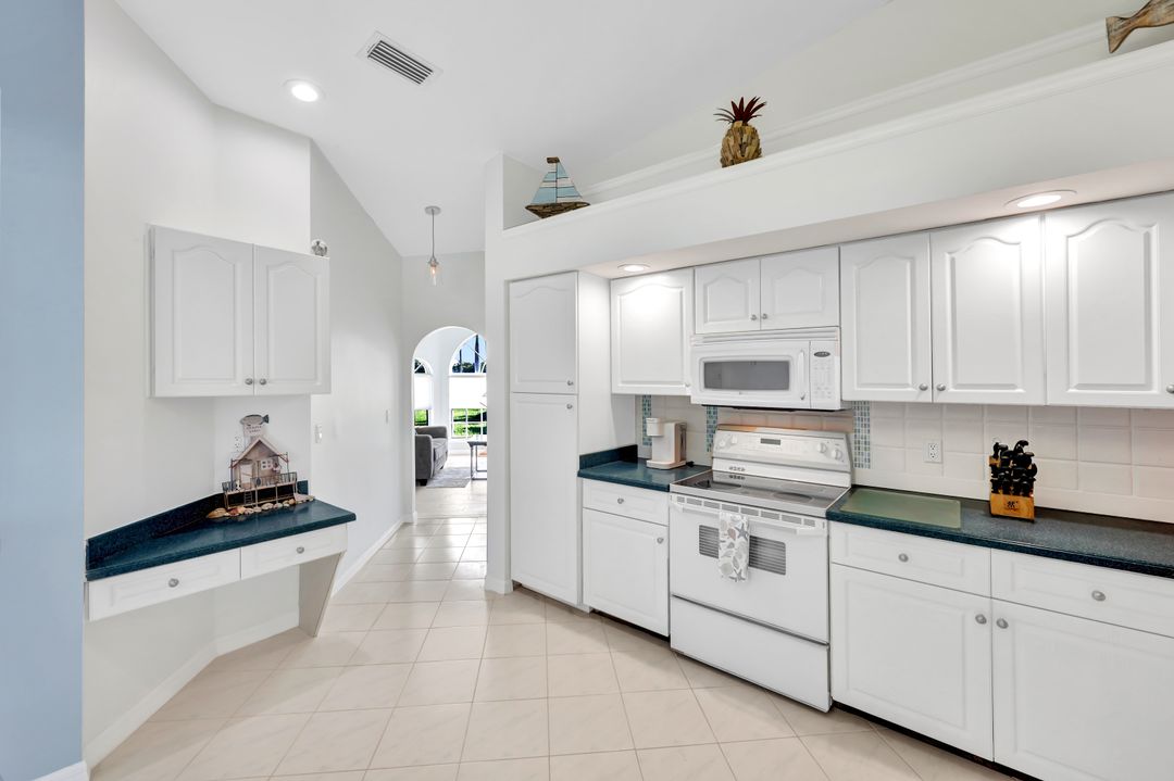 2700 SW 36th Ln, Cape Coral, FL 33914