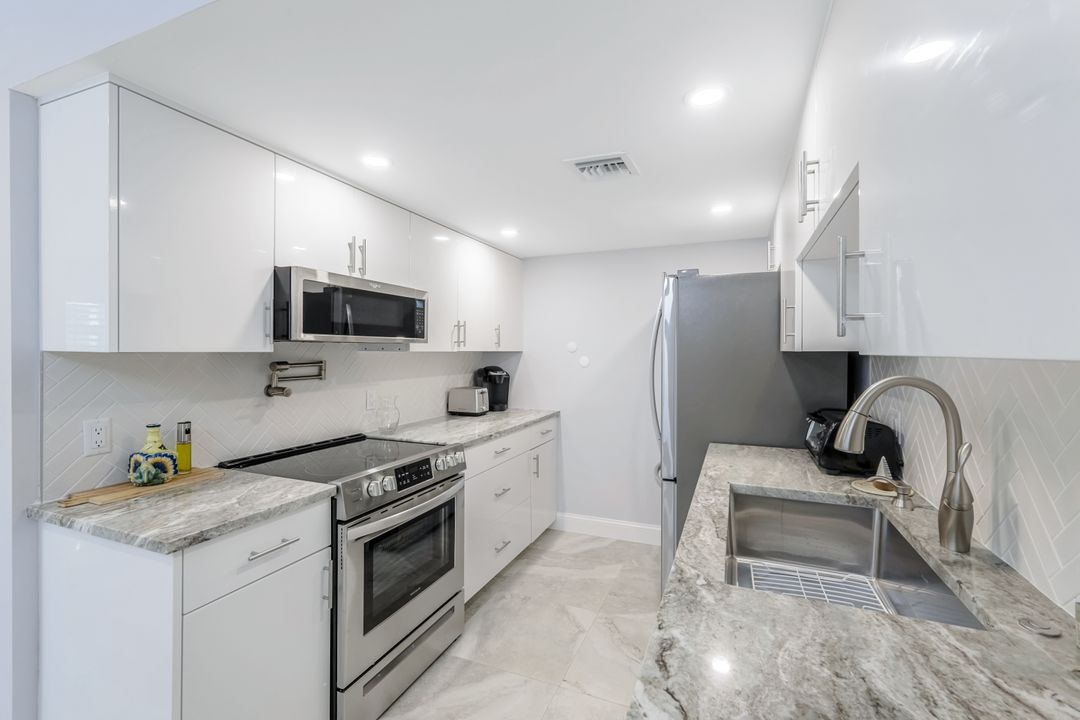 1605 Chesapeake Ave #4, Naples, FL 34102