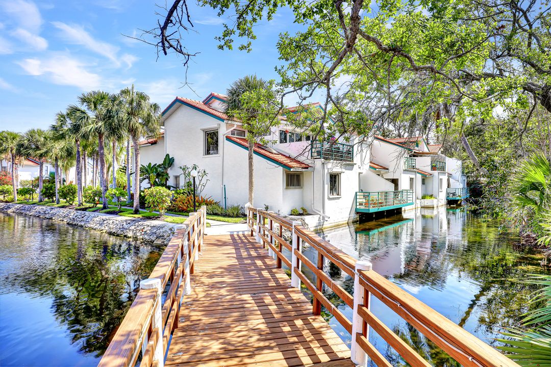 2294 Anchorage Ln #C, Naples, FL 34104