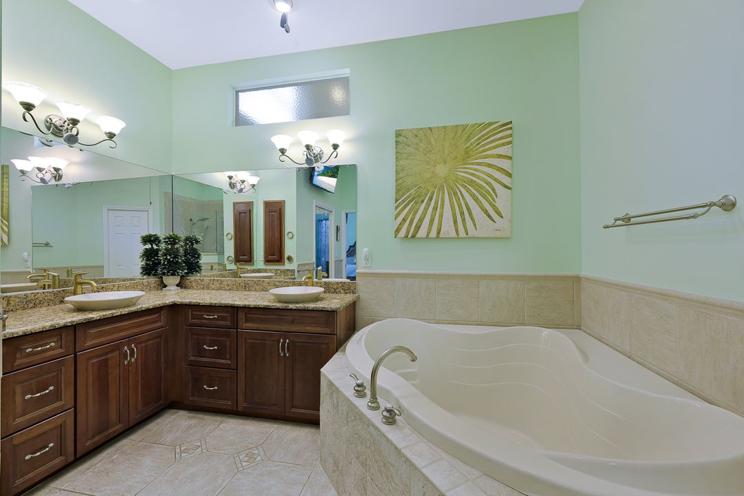 907 SW 51st Terrace, Cape Coral, FL 33914