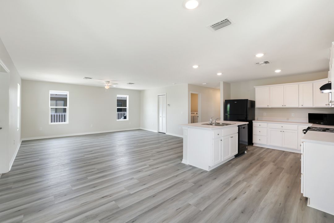 627 Palm Dr, Naples, FL 34114