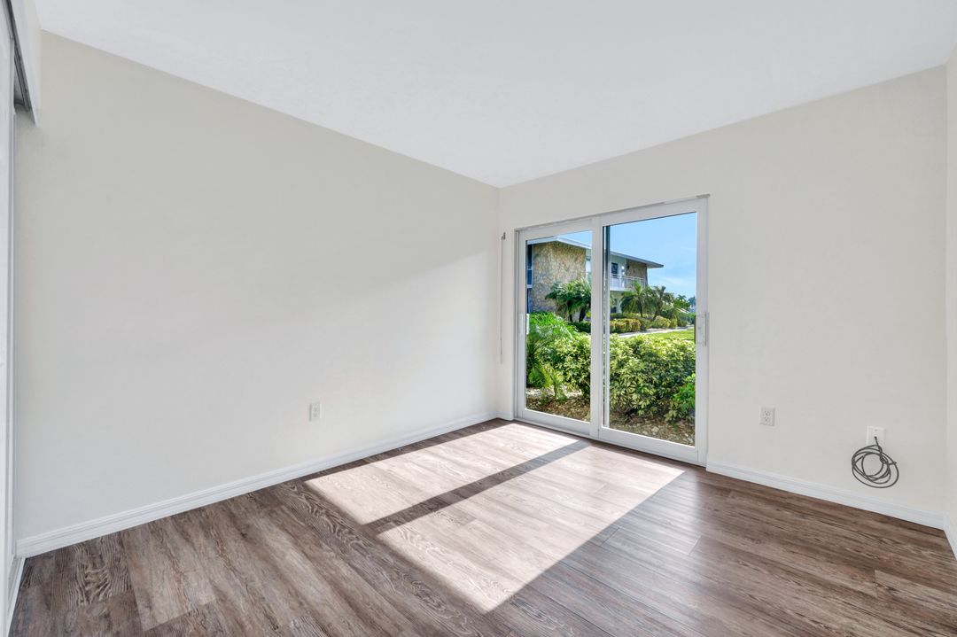 330 Kon Tiki Dr #D-1, Naples, FL 34113