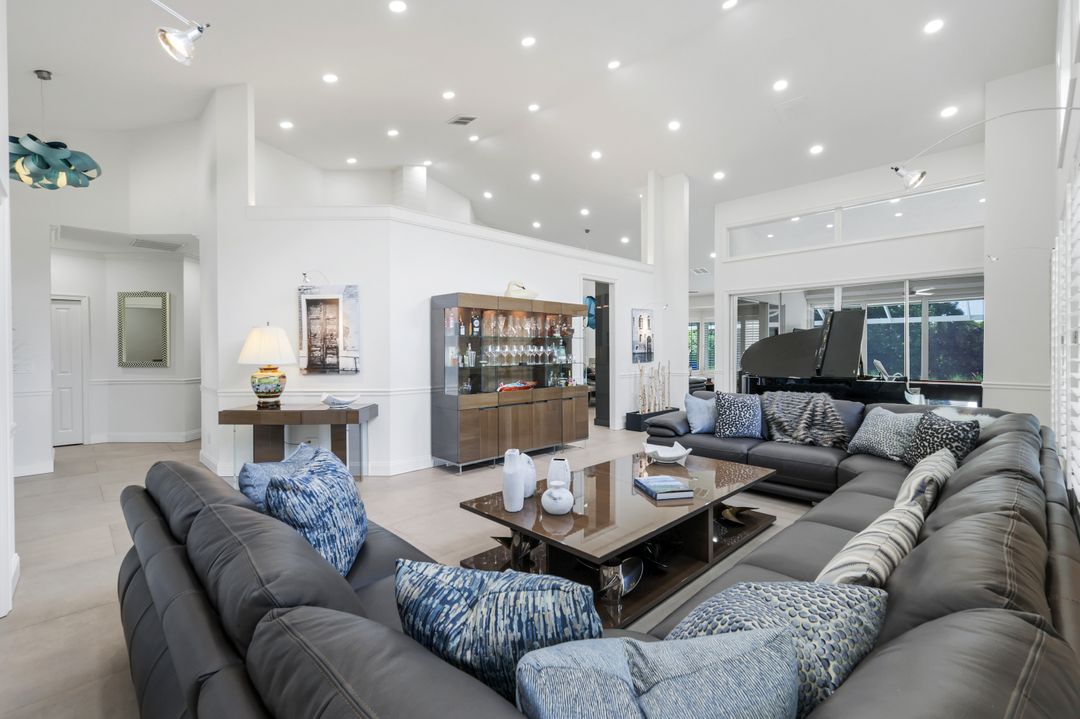 9245 The Ln, Naples, FL 34109