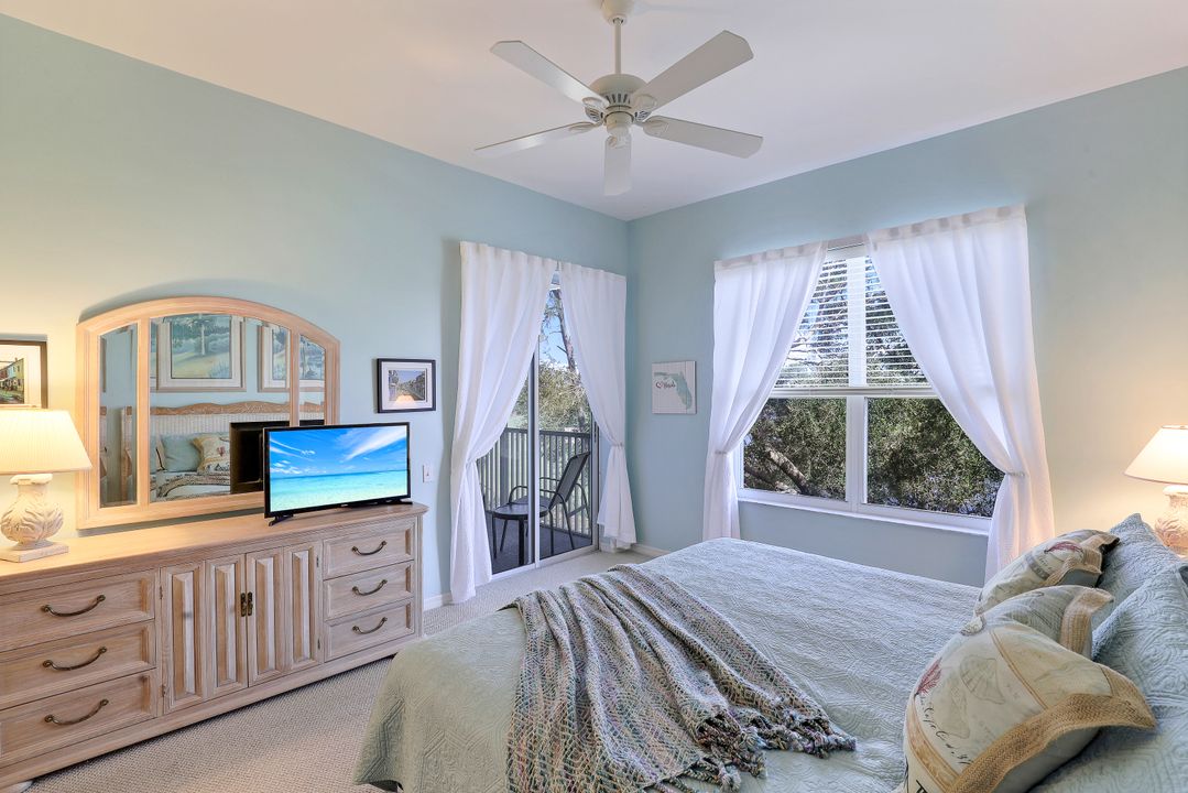 8223 Parkstone Pl #304, Naples, FL 34120