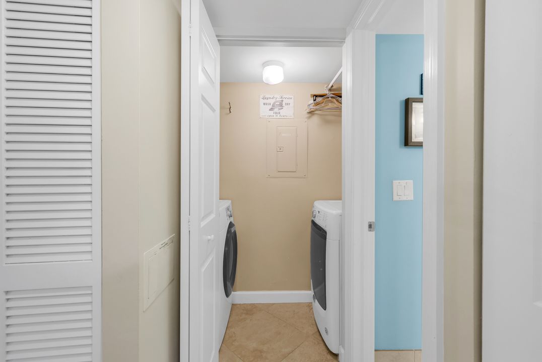 201 Quail Forest Blvd #101, Naples, FL 34105