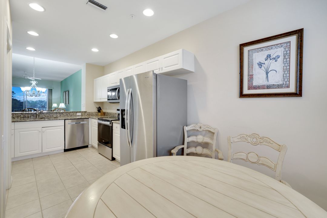 8247 Parkstone Pl #305, Naples, FL 34120