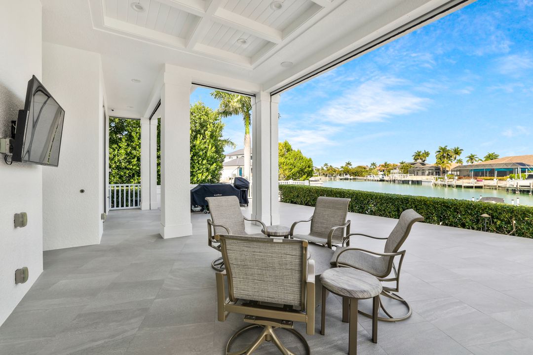 689 Pelican Ct, Marco Island, FL 34145