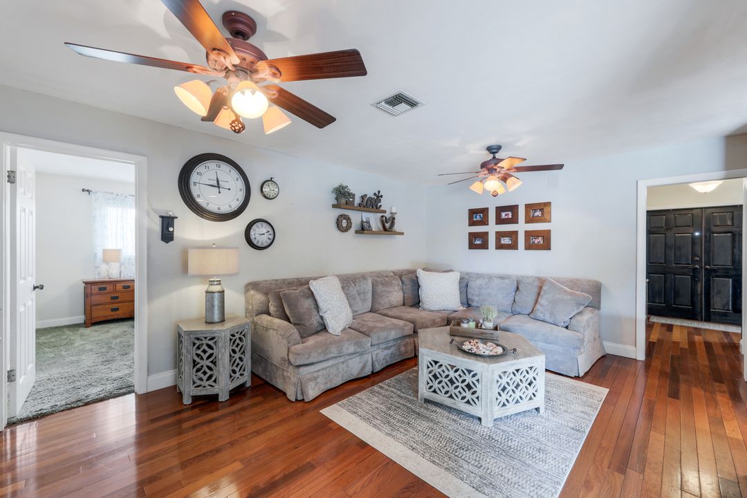 289 Burning Tree Dr, Naples, FL 34105