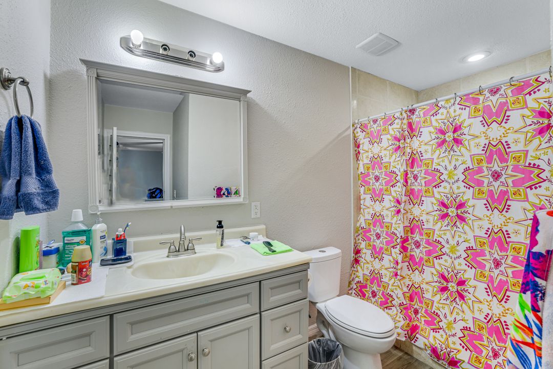 106 Moon Bay St, Naples, FL 34114