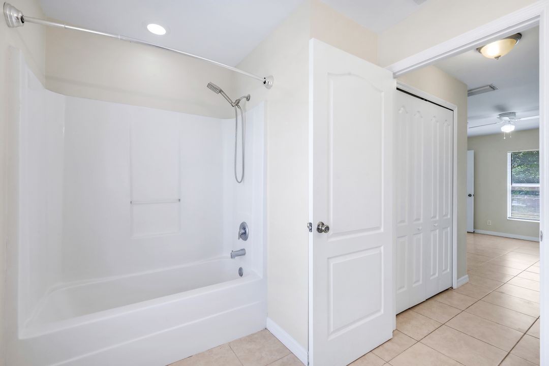 2010 NE 13th Pl, Cape Coral, FL 33909