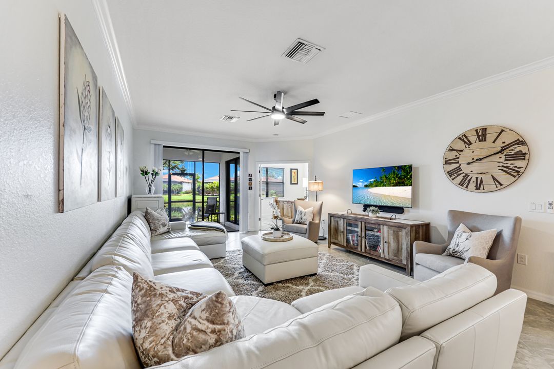 1427 Oceania Dr, Naples, FL 34113