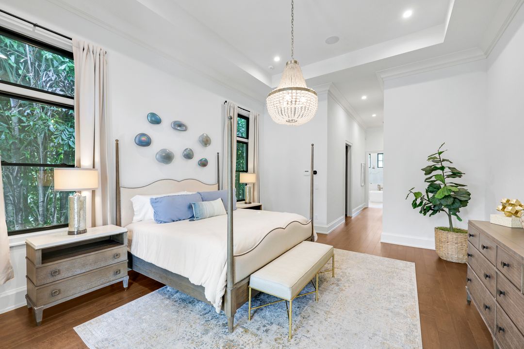 3200 Crayton Rd, Naples, FL 34103