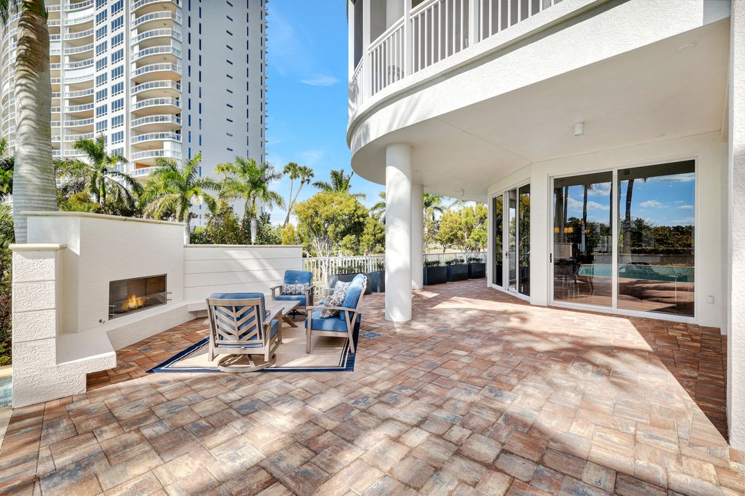 13675 Vanderbilt Dr #210, Naples, FL 34110