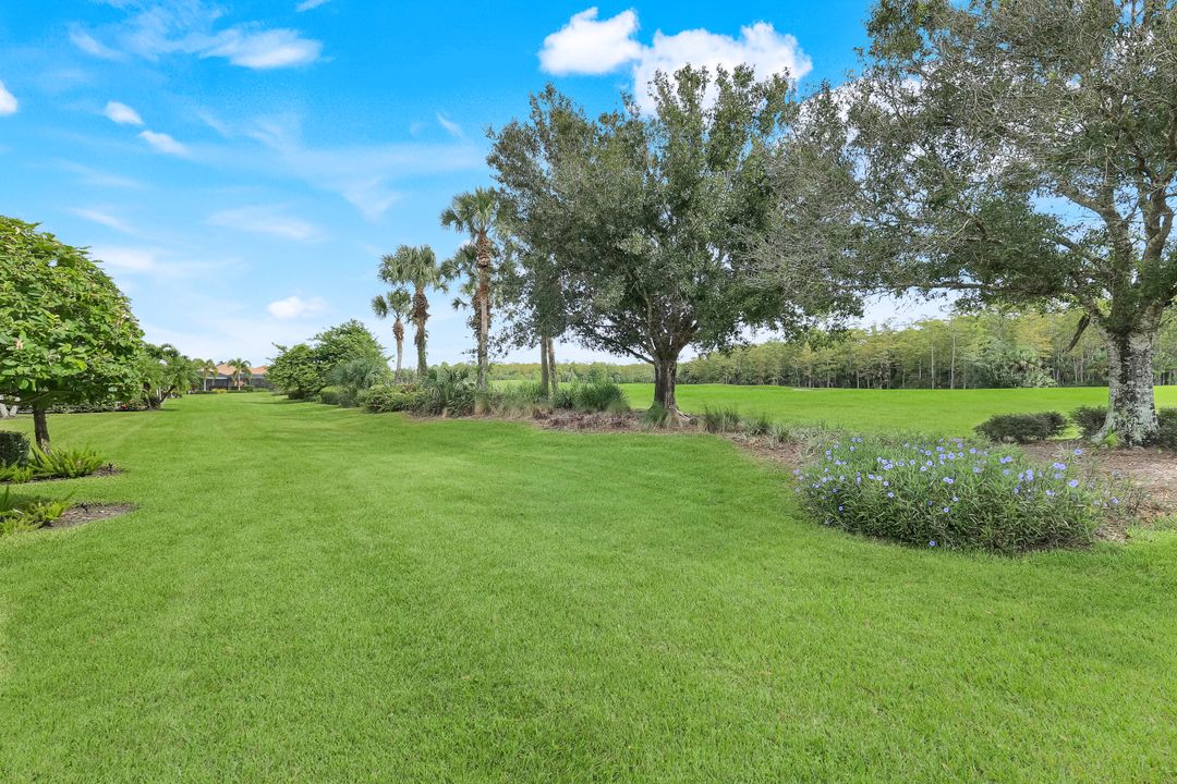 9090 Limestone Ln, Naples, FL 34120