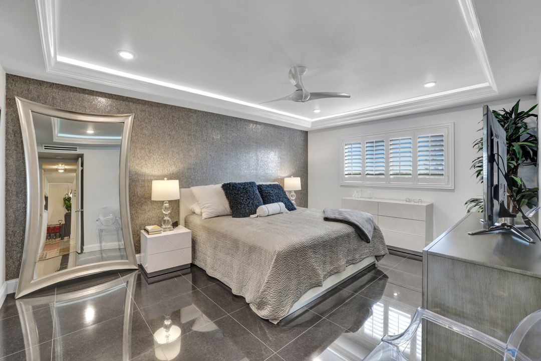 555 Park Shore Dr #503, Naples, FL 34103