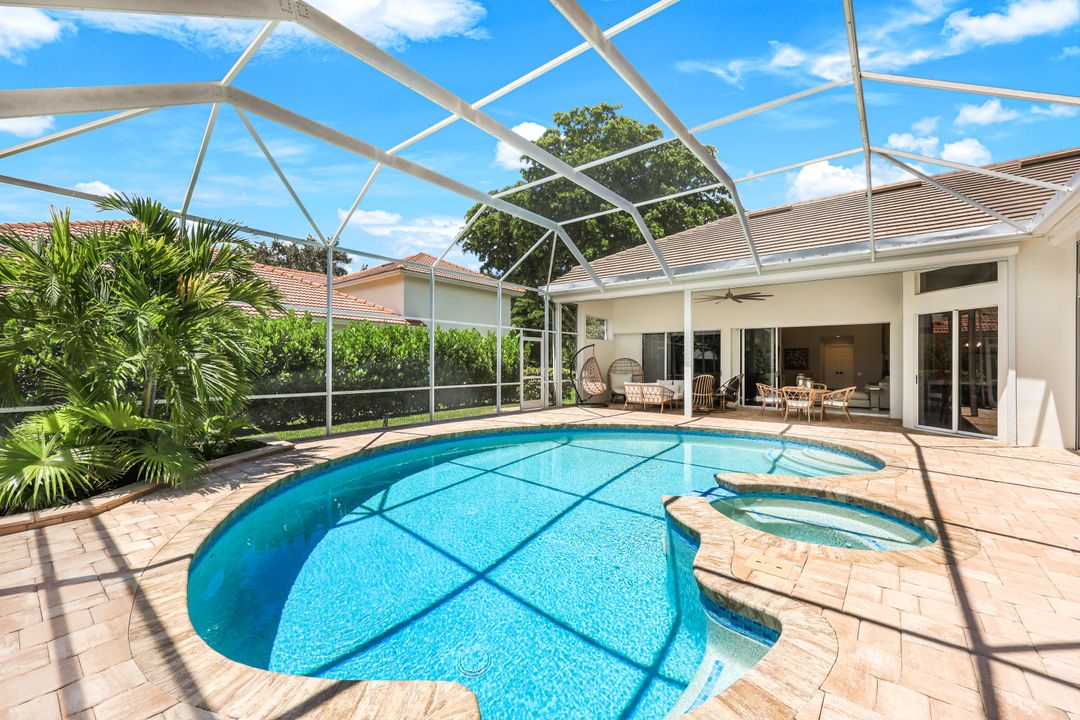 7998 Beaumont Ct, Naples, FL 34109