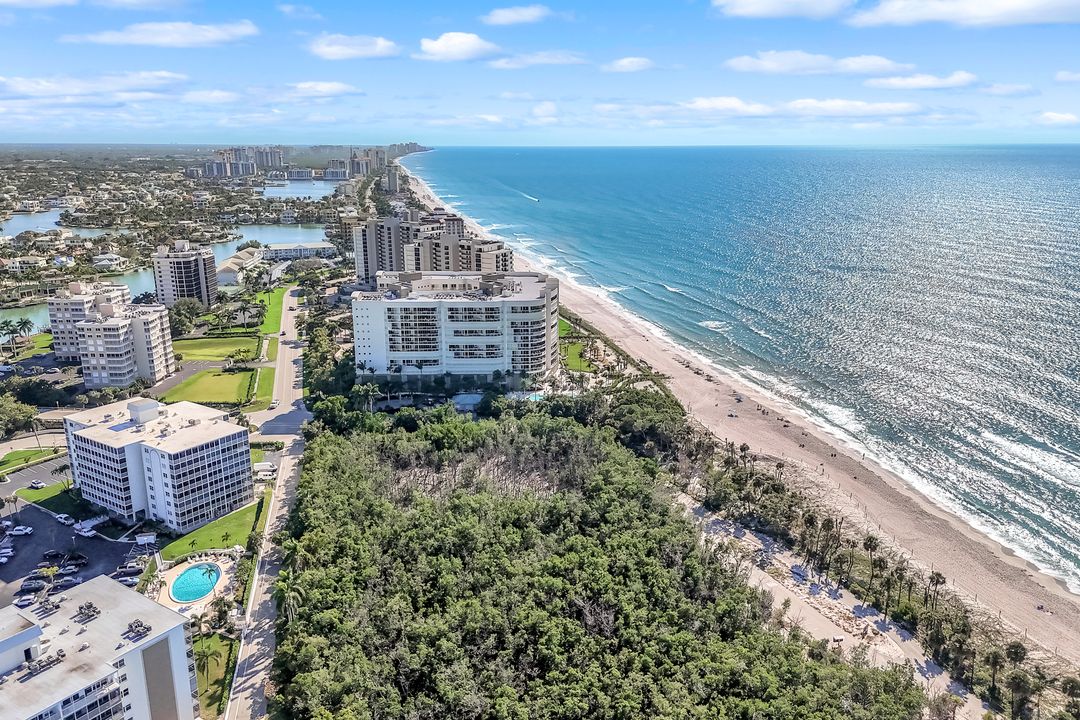 21 Bluebill Ave, Naples, FL 34108