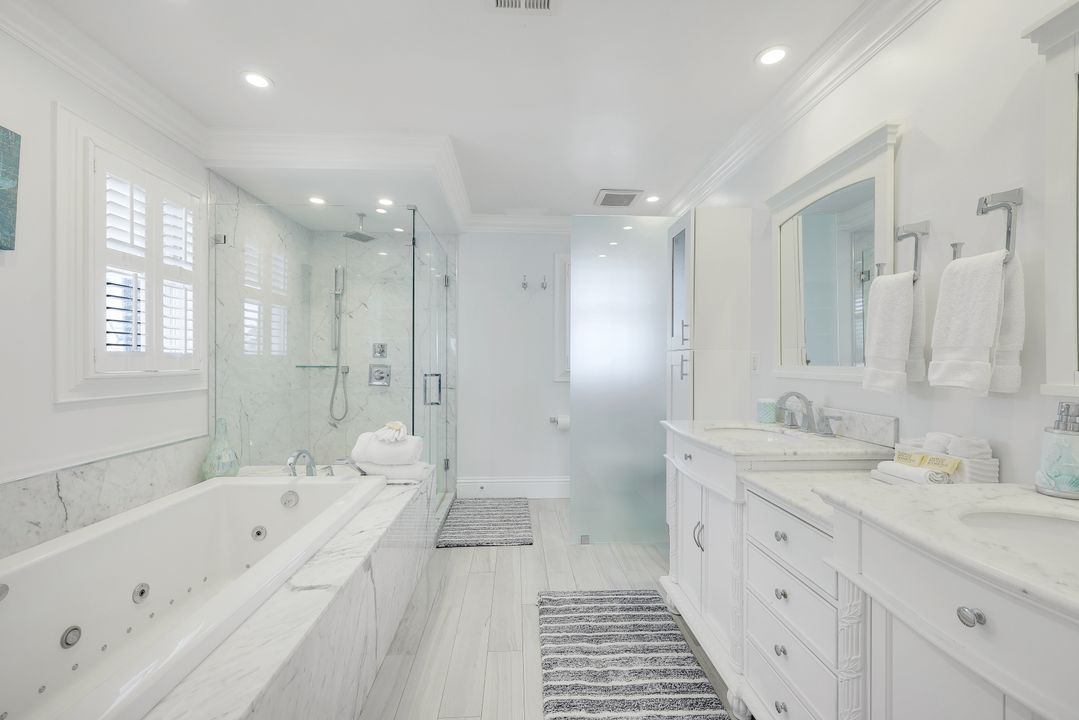 544 Seagrape Dr, Marco Island, FL 34145