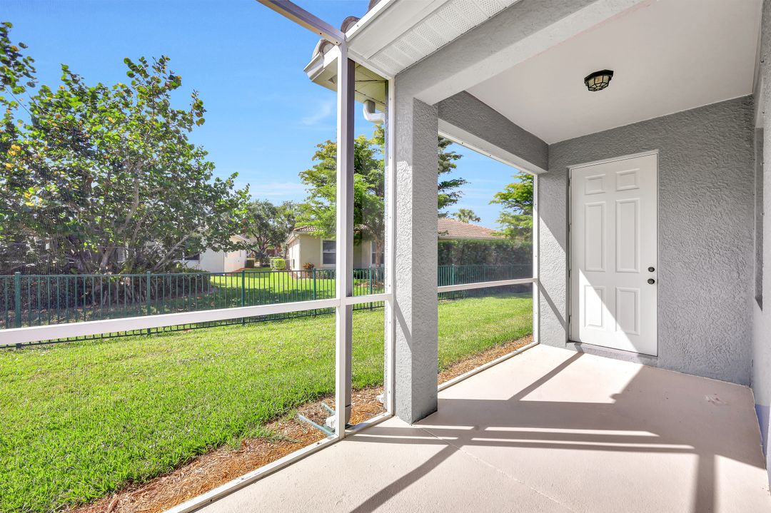 3967 Ruxton Rd, Naples, FL 34116