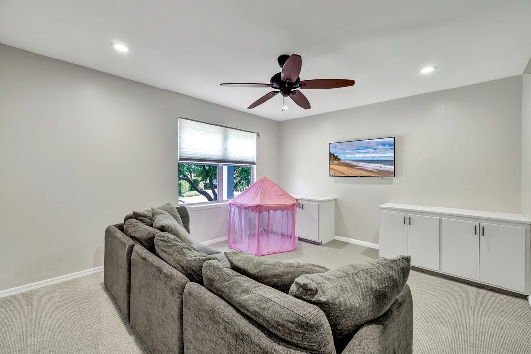 8146 Las Palmas Way, Naples, FL 34109