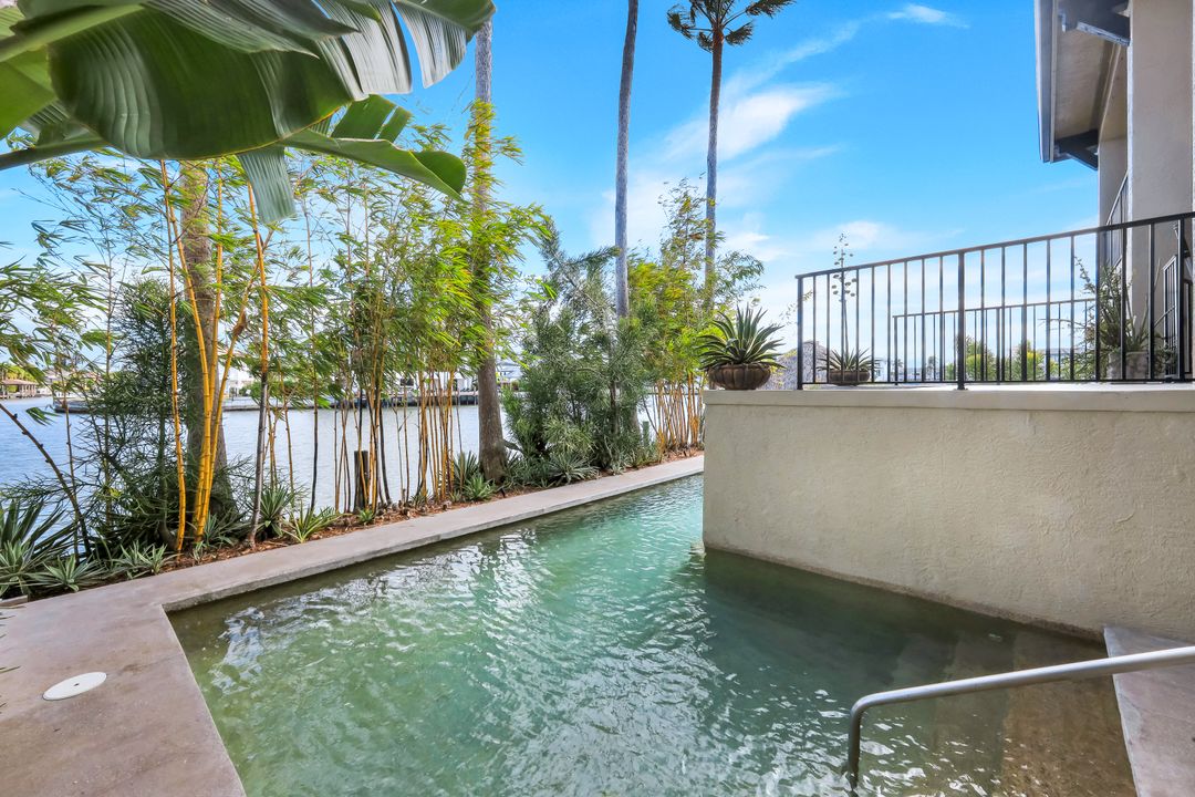 290 Channel Dr, Naples, FL 34108