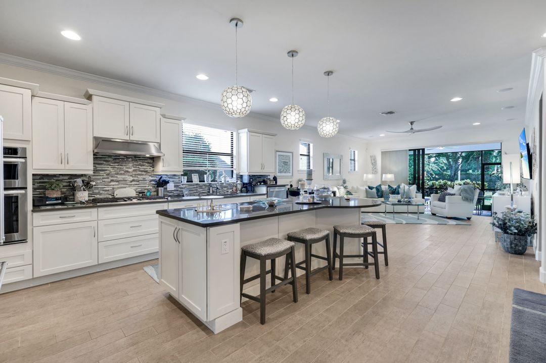 16345 Camden Lakes Cir, Naples, FL 34110