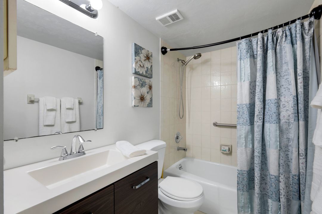 15161 Cedarwood Ln, Naples, FL 34110