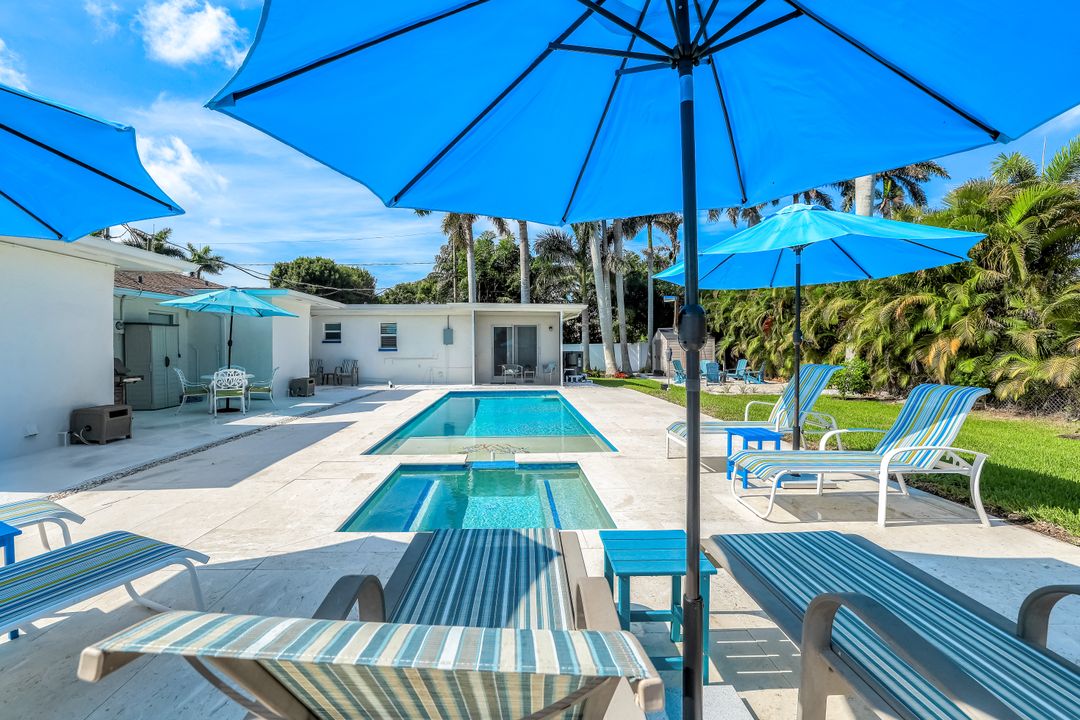 10095 7th St N #3, Naples, FL 34108