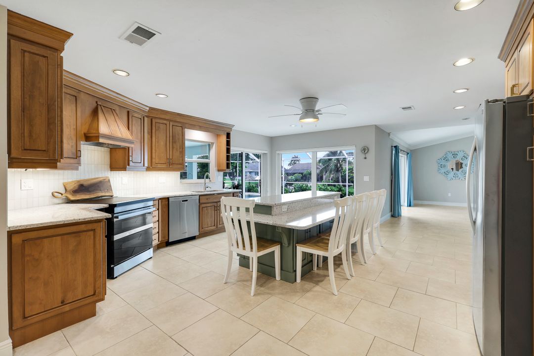 204 SE 20th Pl, Cape Coral, FL 33990