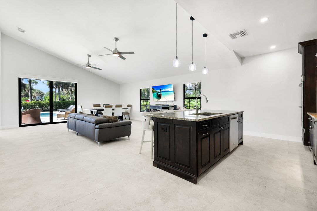 5630 Copper Leaf Ln, Naples, FL 34116