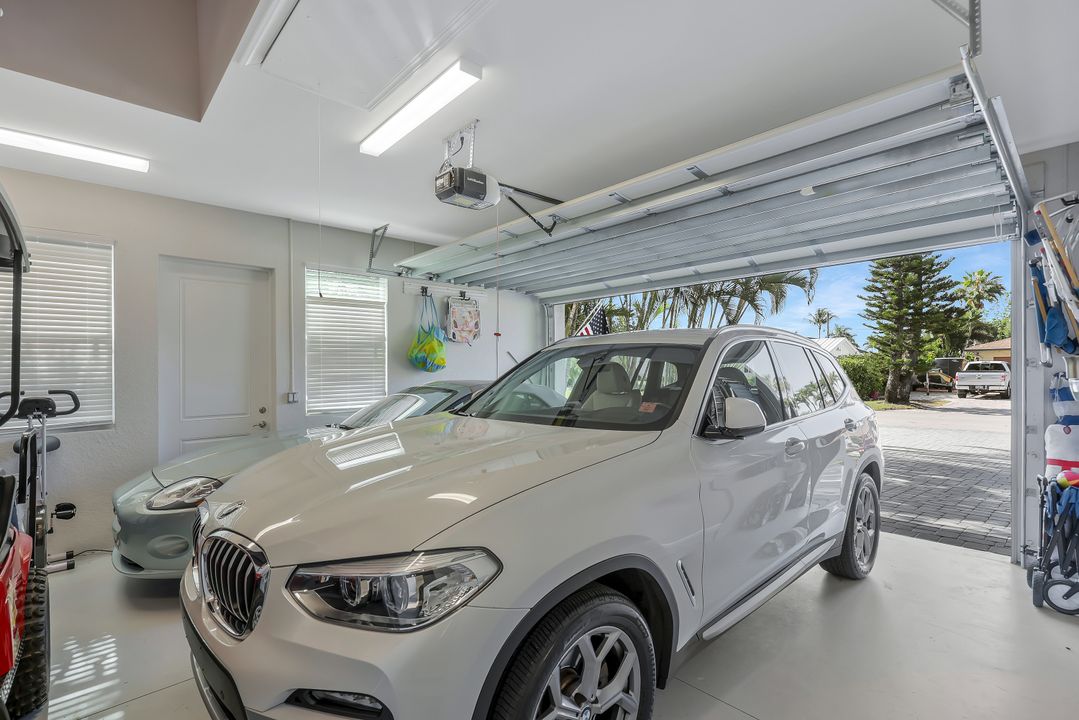 715 102nd Ave N, Naples, FL 34108