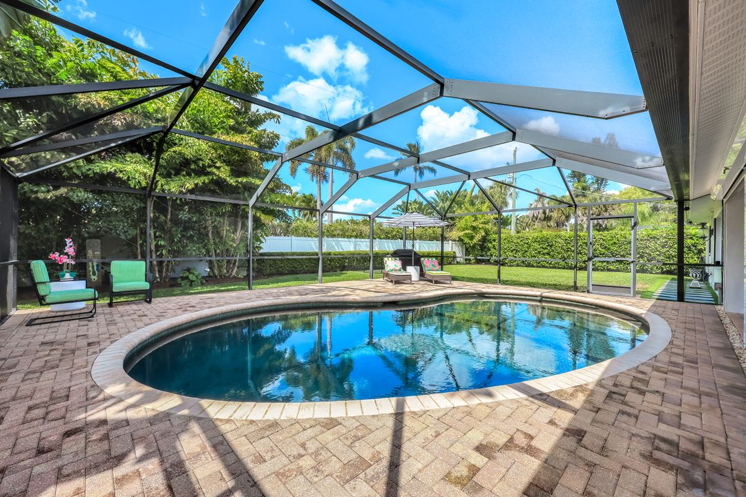 87 Burning Tree Dr, Naples, FL 34105
