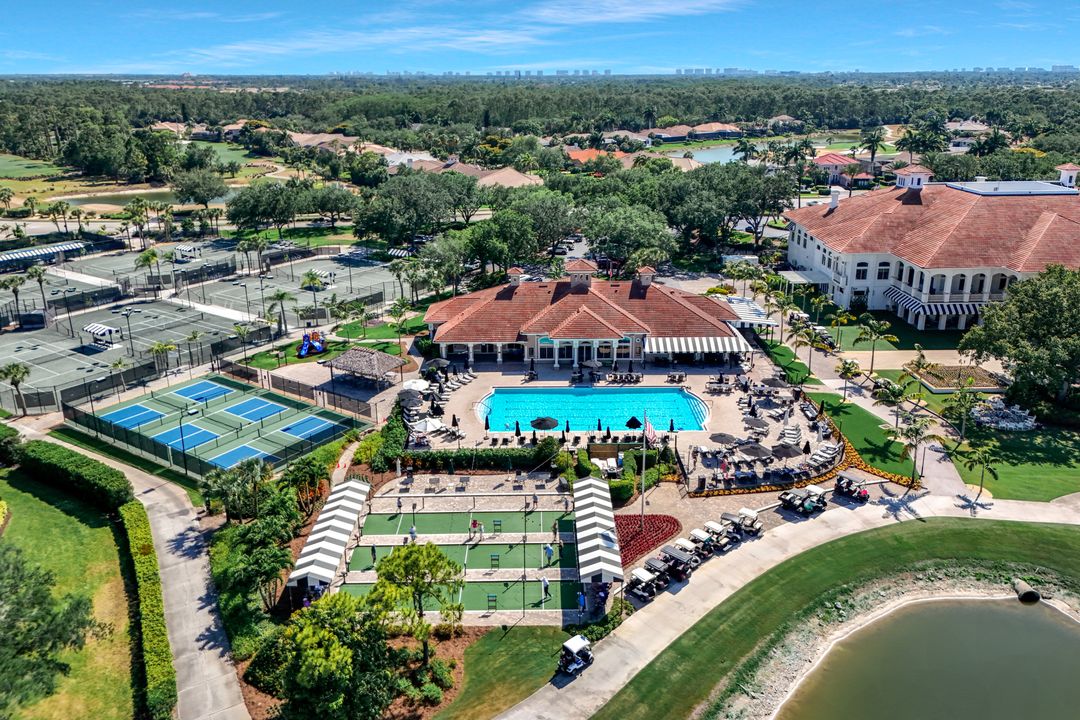 5877 3 Iron Dr #702, Naples, FL 34110